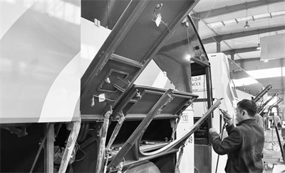 3-2 2 江西凯马百路佳客车.jpg