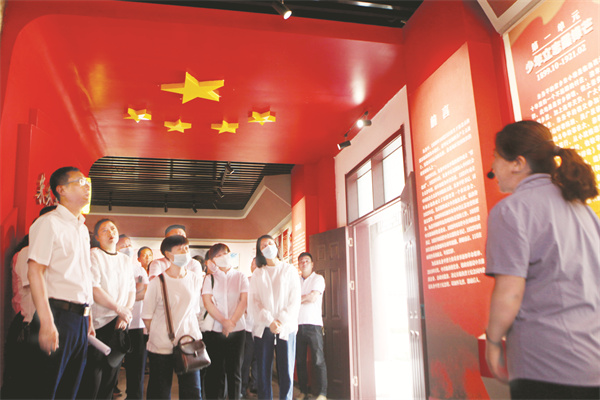 1-2 2 该矿组织党员赴临涣.jpg