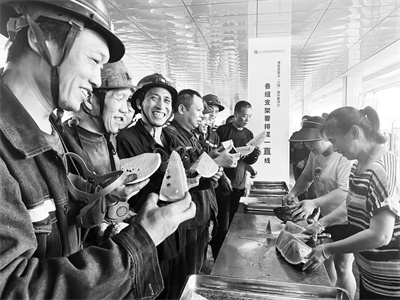 2-2 8（图片新闻）龙滩.jpg