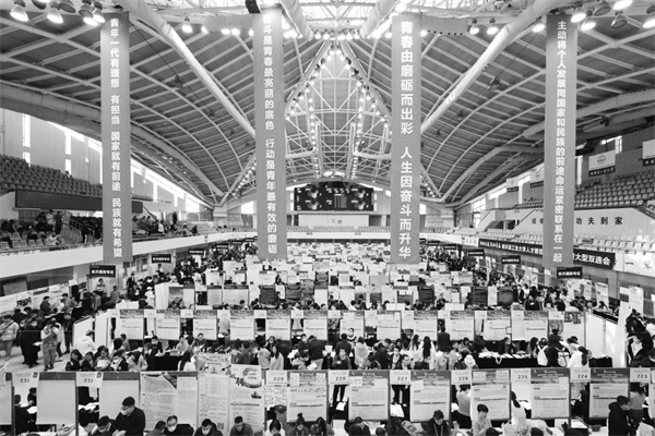 1689686714362308.jpg 3-1 1 大学生就业.jpg