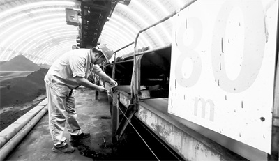 2-5 6（图片新闻）管理人员正在.jpg