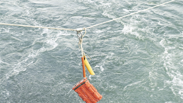 4-4 2,正在入水的“海脉”。.jpg