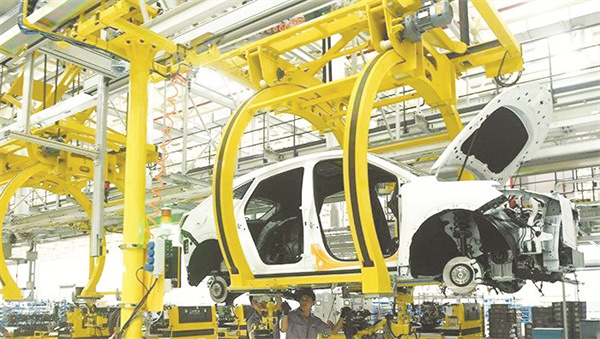 1-2 1 2 资料图：汽车生产车间.jpg