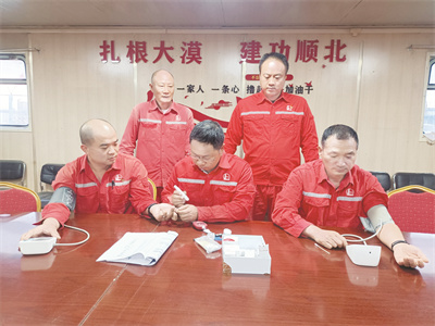 4-4 4 (图片新闻）图为志愿者牛.jpg