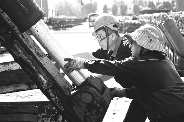 2-3 4,战高温检修忙.jpg