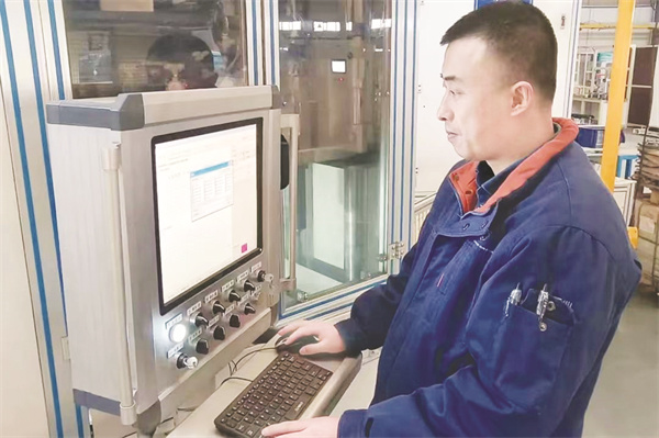 5-2 2 奉献青春力量.jpg