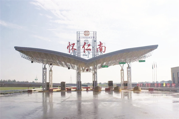 4-8 新开通的G55二广高速怀仁南进出口.jpg