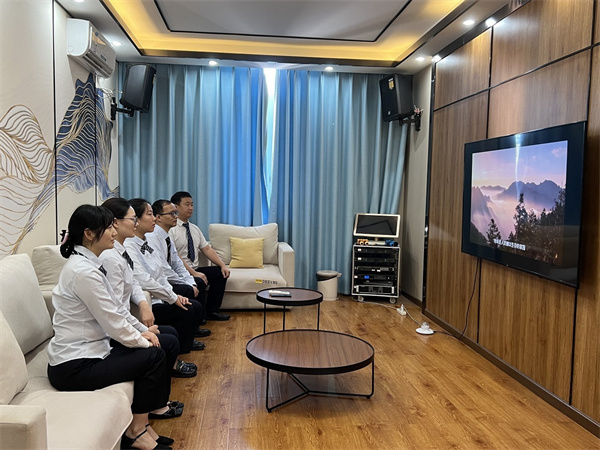 1692699125766356.jpg 6 2组织员工观看生态环境主题宣传片.jpg