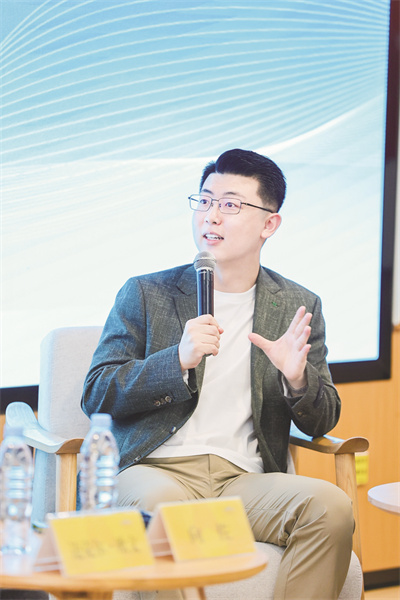 1693230371720472.jpg 懂球帝足球解说员于鑫淼.jpg