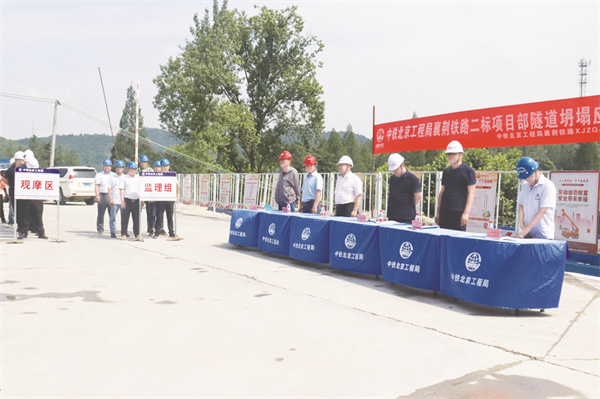 1694091209158830.jpg 4-4 3 图为工伤预防宣传现场.jpg