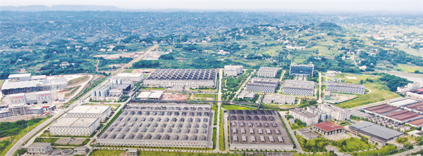 1-2 2、四川宜宾劲牌浓香原酒基地(压尾图片).jpg