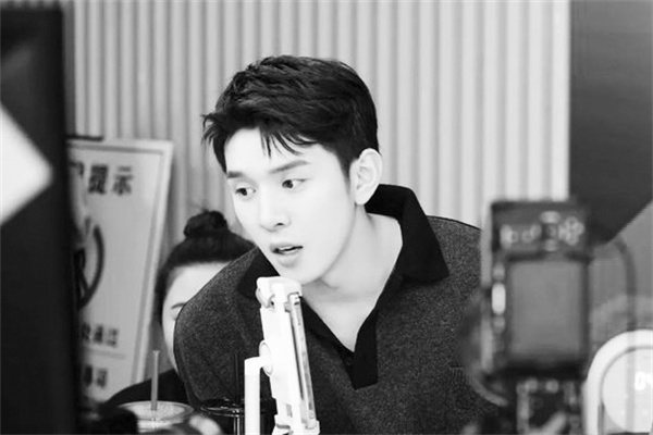 1694852526547513.jpg 2-1 图1李佳琦“翻车”.jpg