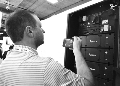 3-2 2 9月12日，在美国拉斯维.jpg