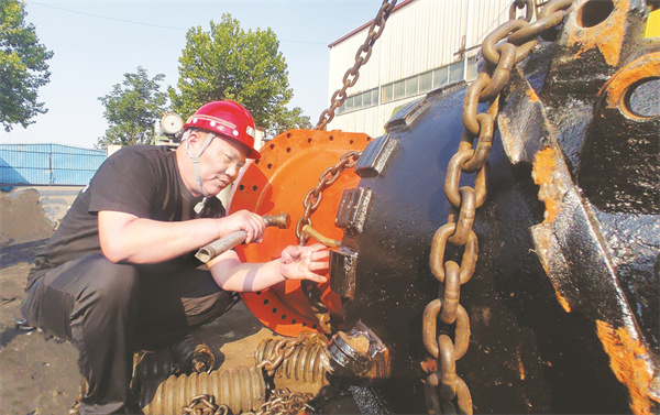 1695038050644831.jpg 8-2 5掘进“战将”马守利.jpg