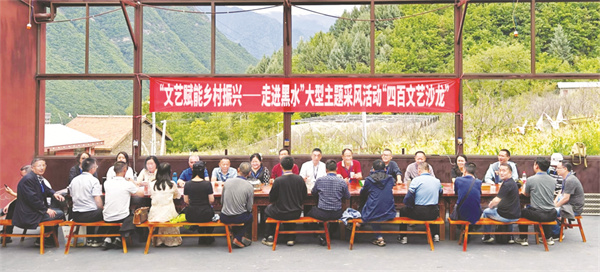 8-6 2 3文艺沙龙切磋交流.jpg