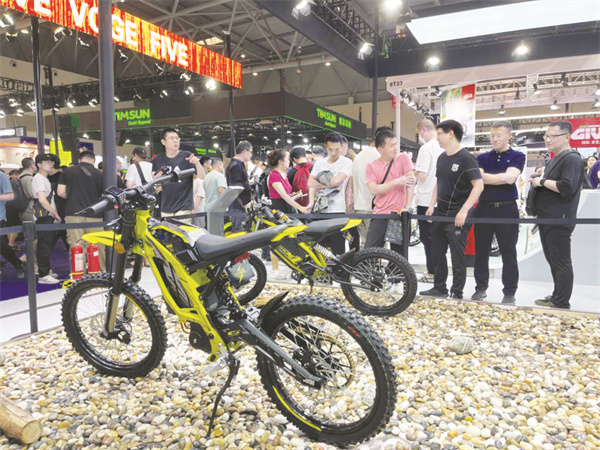 4-4 2 图为中国摩博会现.jpg
