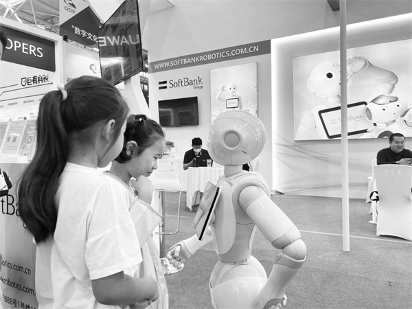 1695125889608320.jpg 3-2 4 在第四届中国国际文化.jpg