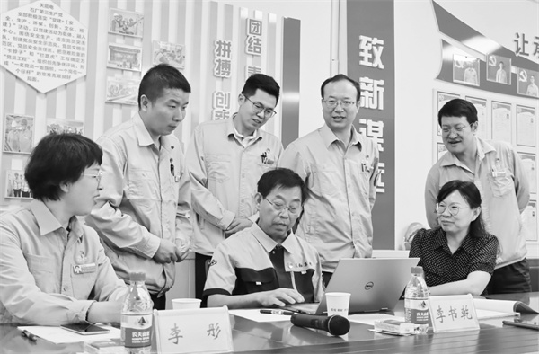 1695211772157060.jpg 2-4 5 2,劳模大师来新疆天业传经送宝5.jpg