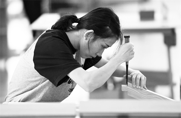 3-2 1 2 9月17日，参赛选手在参.jpg