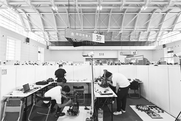 3-1 1 1 9月16日，选手参加移动机.jpg