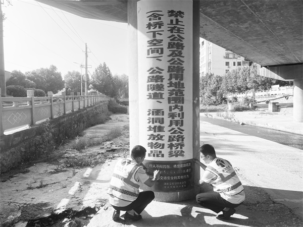 1695644601272321.jpg 7-2 5 鄂西北高速涂刷安全标语.jpg