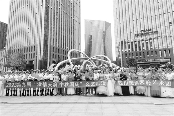 1695727902235985.jpg 7-3 5 1 500多人合唱“我和我的祖国”.jpg