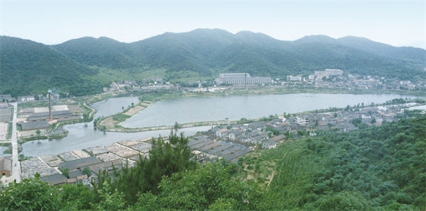 16.八十年代初湘湖全景图.jpg