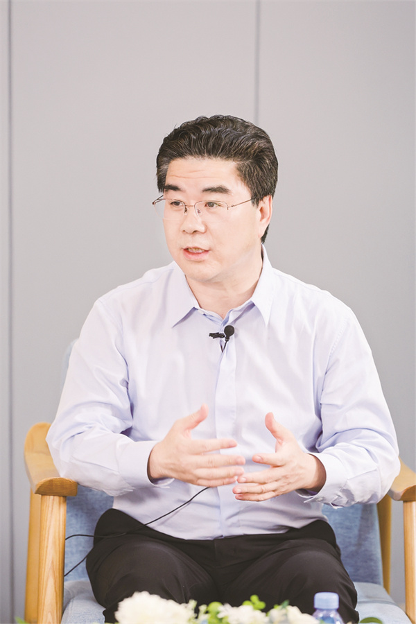 1697022786561712.jpg 胡季强.jpg