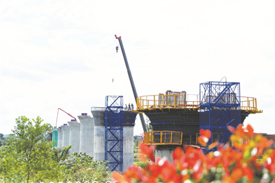 8-1 3、四川广安：西渝高铁建设忙.jpg