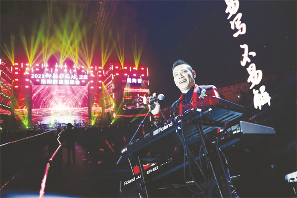 4-9 1 9 天堂乐队演唱.jpg