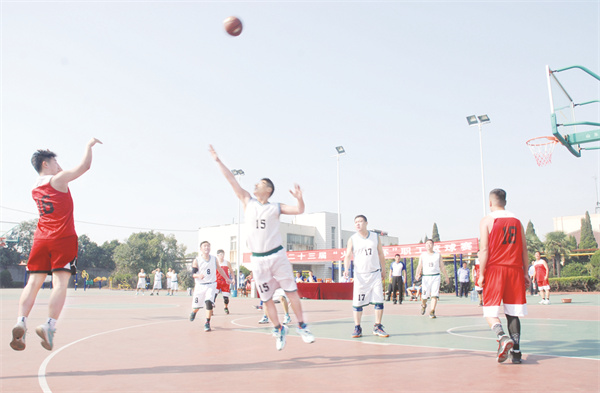 8-3 8（图片新闻）“火车头”杯激情开赛.jpg