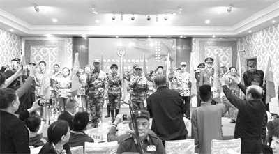 6-2 2 1 授旗仪式.jpg