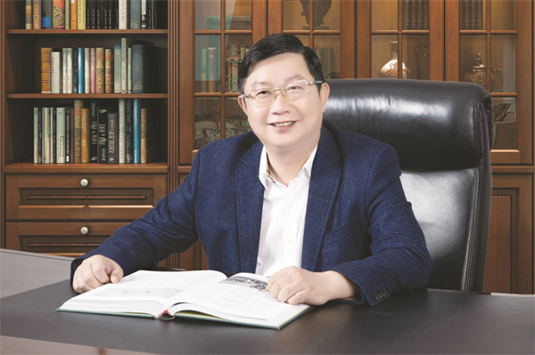 8-9 9 稻花香集团董事长、稻花香酒业公司董事长、总经理蔡开云.jpg