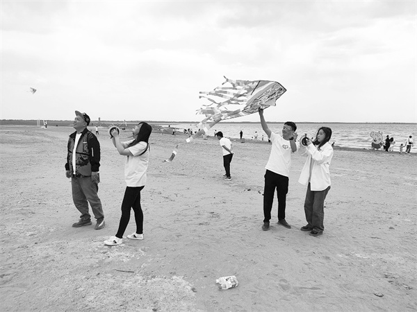 1699276052482367.jpg 7-2 1 2组织旅游活动让职工放松心情.jpg