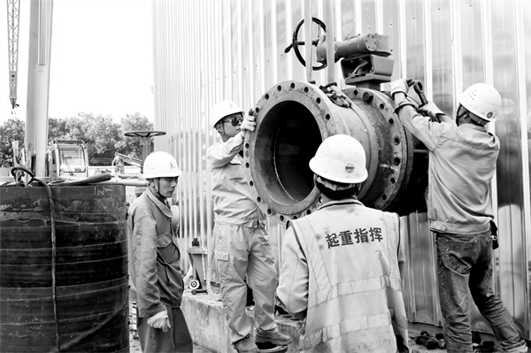 2-4 4 重点工程连续安全1300多万人工时.jpg