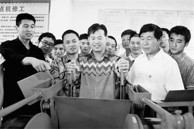 2-1 1 该矿“青工技术比武岗.jpg