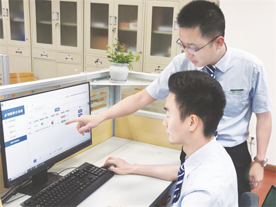 4-3 4 银行工作人员使用.jpg