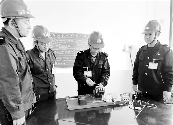 7-1 7技能党员小课堂.jpg