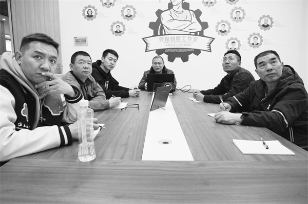 2-1 1 突出高技能人才示范.jpg