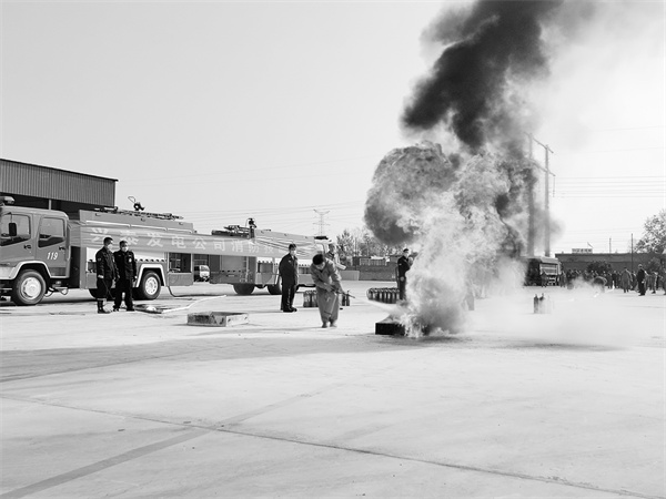 1700562157453865.jpg 6-3 4兴泰发电举办员工消防技能竞赛.jpg