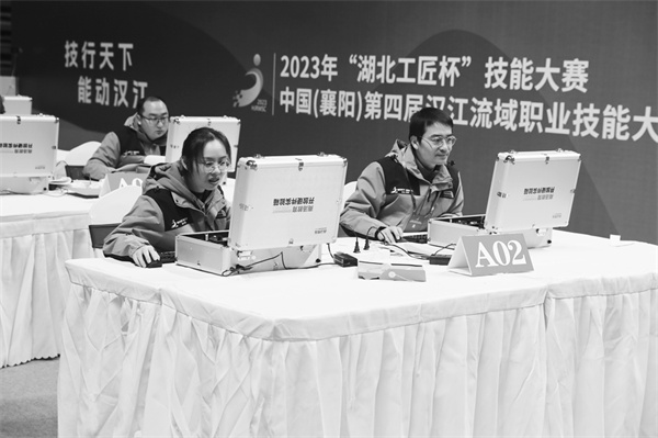 7-1 6图片新闻 湖北襄阳 职.jpg