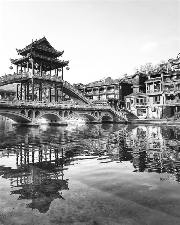 2-3 图3凤凰古城.jpg