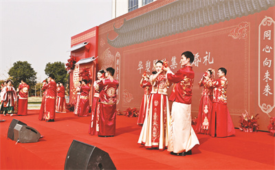 1700989945410550.jpg 4-7 2 华塑配图:活动现场.jpg