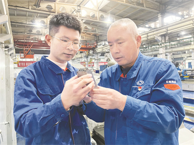 1700990501432979.jpg 5-1 1、师徒两人的“兵工情缘”.jpg