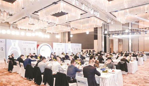 1701252893806295.jpg 8-1 1 1 沉浸式领略和体验“中度之美”.jpg