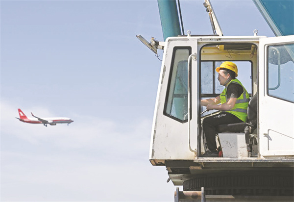 1701254895722810.jpg 4-2 2 9月28日,工作人员在.jpg