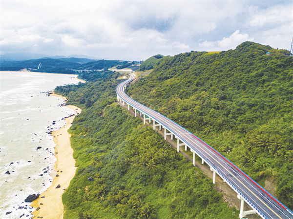 4-2 2，海南环岛旅游公路万.jpg