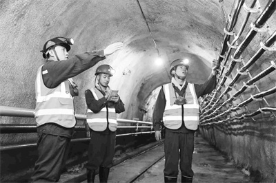 7-1 2柴里煤矿全力落.jpg