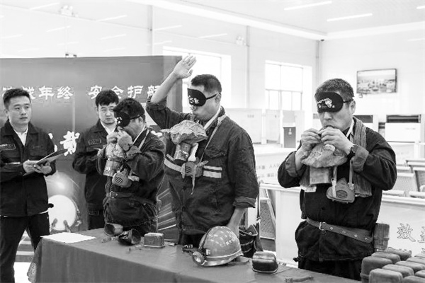 6-3 4图为鲍店煤矿举.jpg