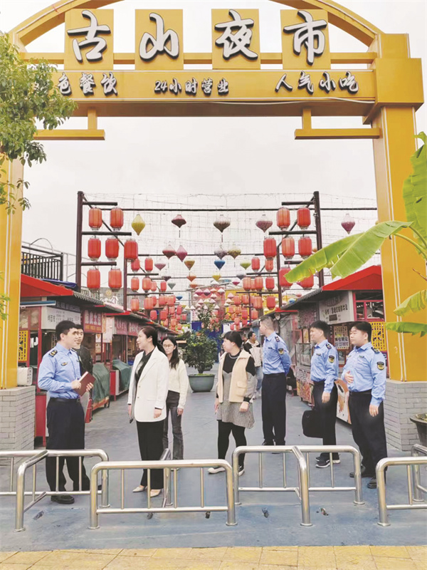 5-1 3必发 配图：越“夜”越精彩 1.jpg